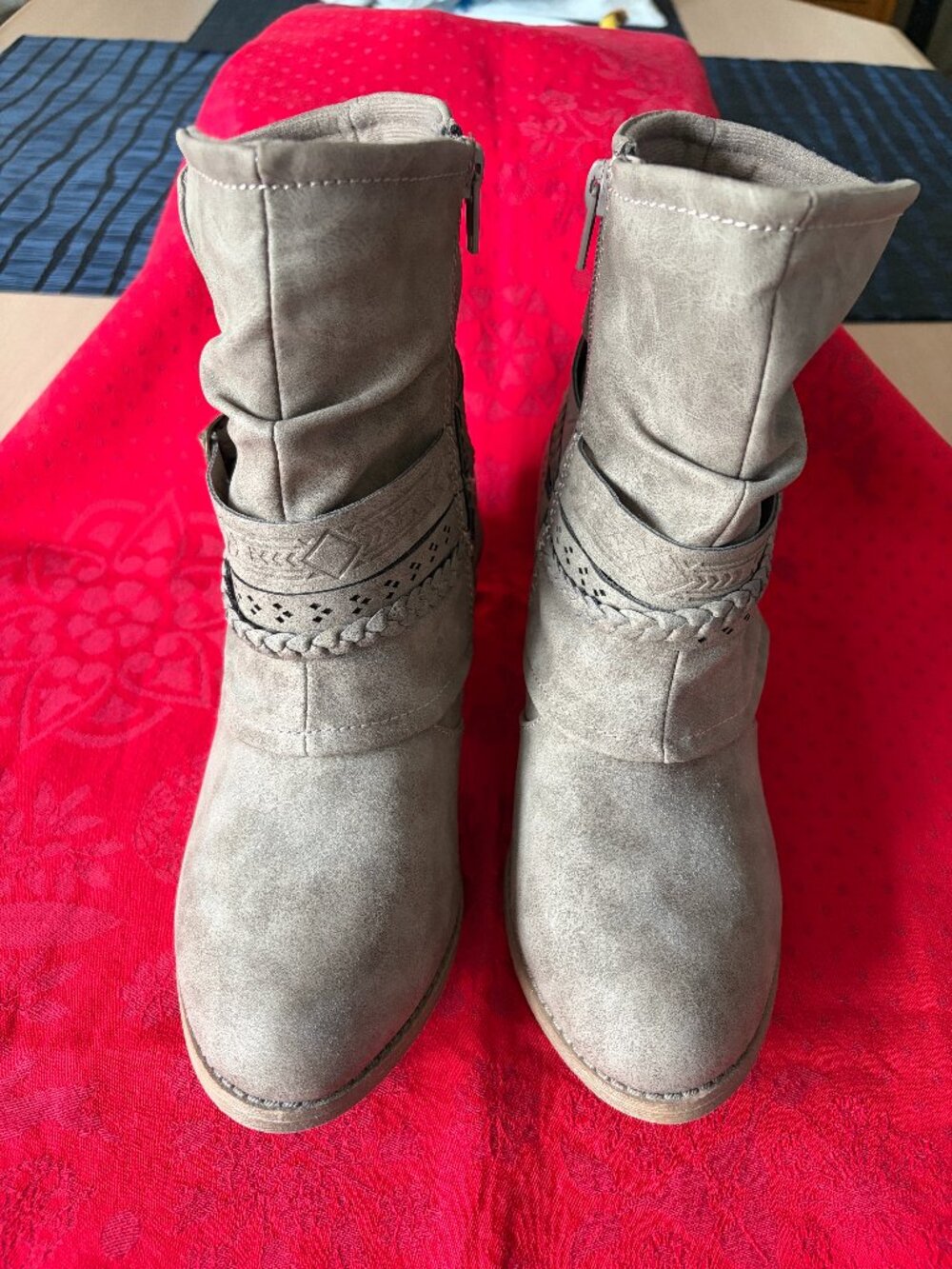 JELLY POP EVOLVE ANKLE BOOT.